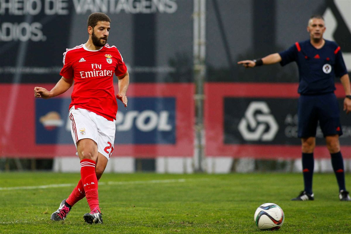 Taarabt regressa ao Benfica