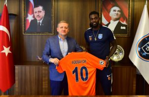 OFICIAL: Adebayor assina até 2020