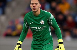 Ederson pondera deixar