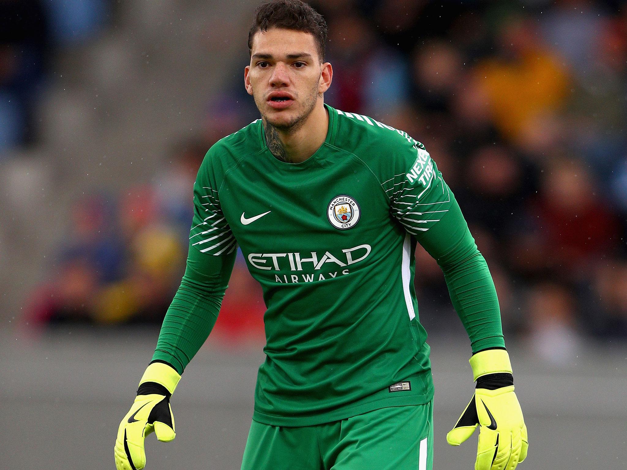 Ederson pondera deixar