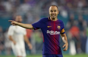 OFICIAL: Iniesta renova com o Barcelona