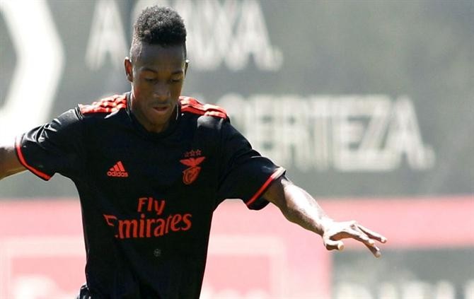 É umas das pérolas encarnadas!