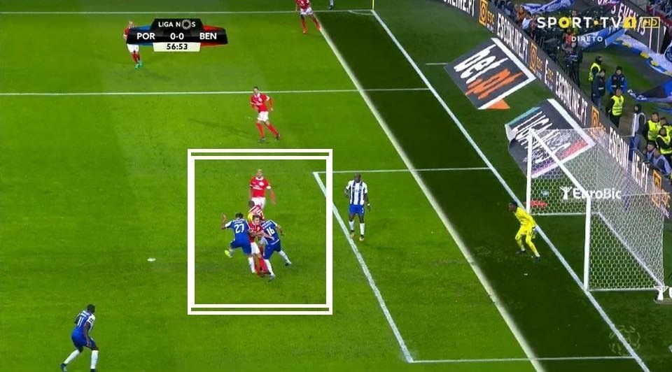 Benfica reclama falta na jogada do fora de jogo
