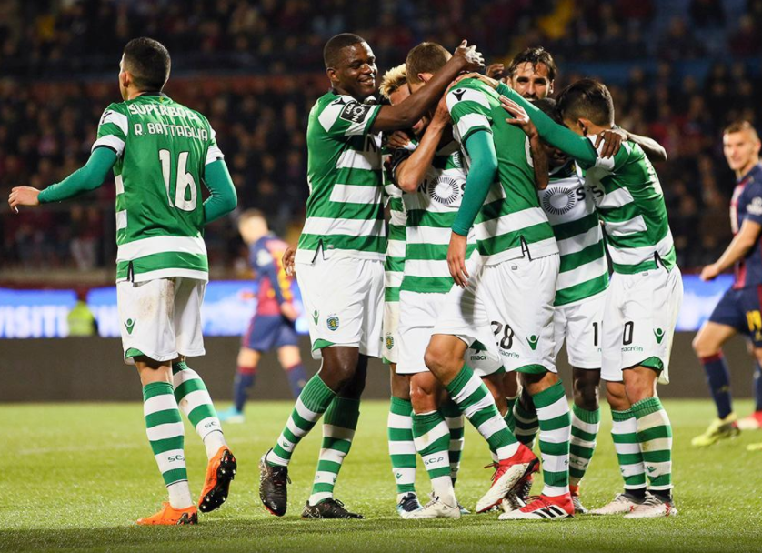 O desejo de ficar e a cobiça lá por fora.