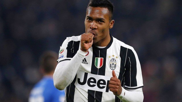 França chama por Alex Sandro.