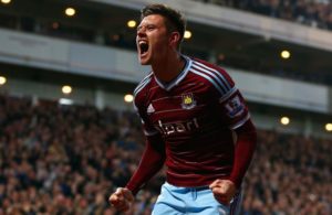 Aaron Cresswell a caminho de Merseyside.