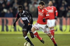 Inter e Roma na luta por Médio do Standard de Liège.