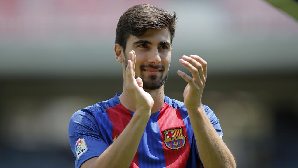 Os jogadores que não fazem parte dos planos do Barcelona para a próxima época.