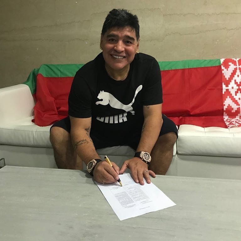 Jogador, Treinador e agora Presidente: Maradona, o homem dos 3 ofícios.