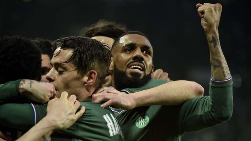 Crystal Palace às compras em França.