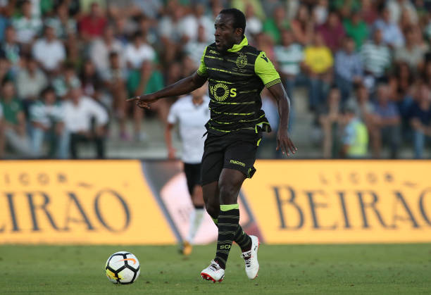 Augusto Inácio arruma a casa.