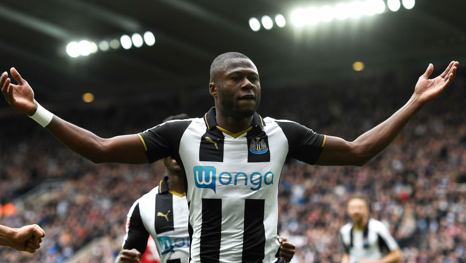 Mbemba a pequenos passos de ser “Dragão”.