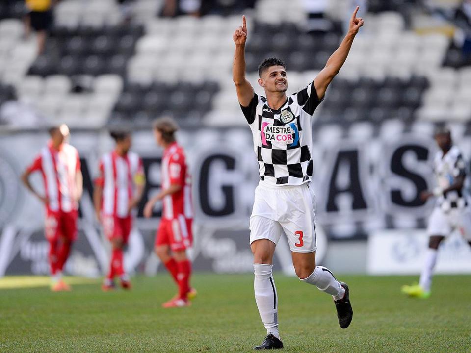 António Salvador quer defesa “axadrezado”.