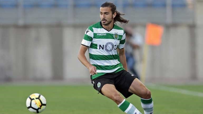 Augusto Inácio arruma a casa.