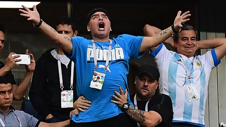 Maradona a peso de ouro.