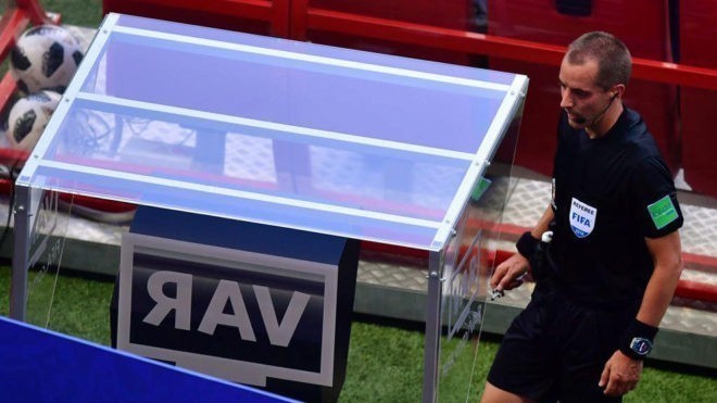 VAR chega à Holanda.