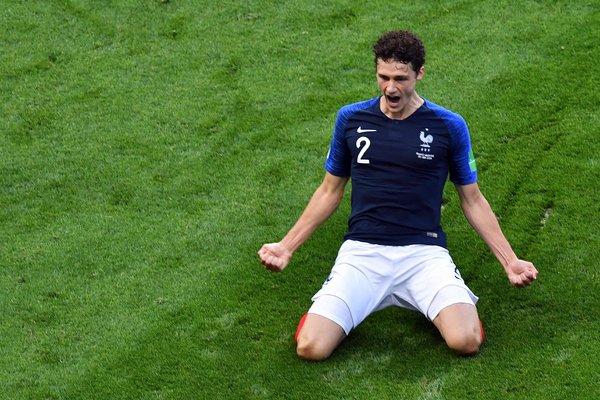 Pavard “seduz tubarões europeus”.