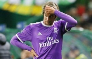 Ninguém mostra interesse em Coentrão.