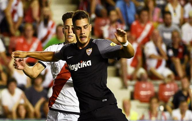 André Silva junta-se a Romário.