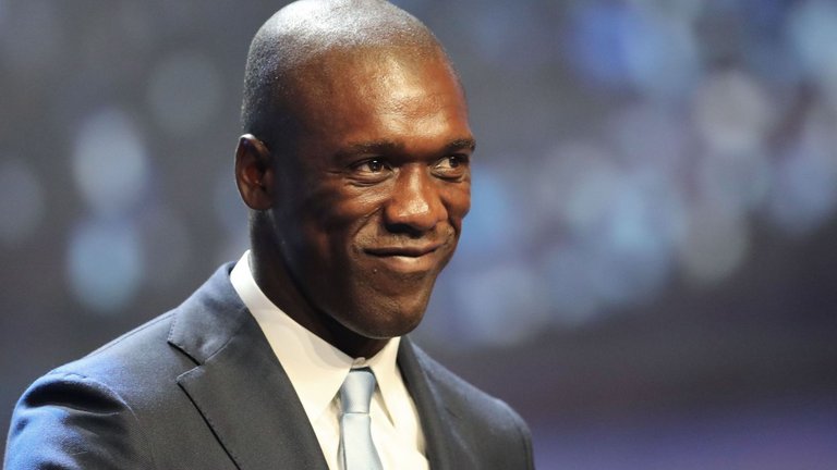 Seedorf a caminho de África.