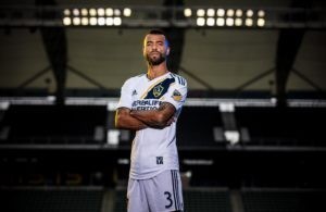 Ashley Cole sem clube.