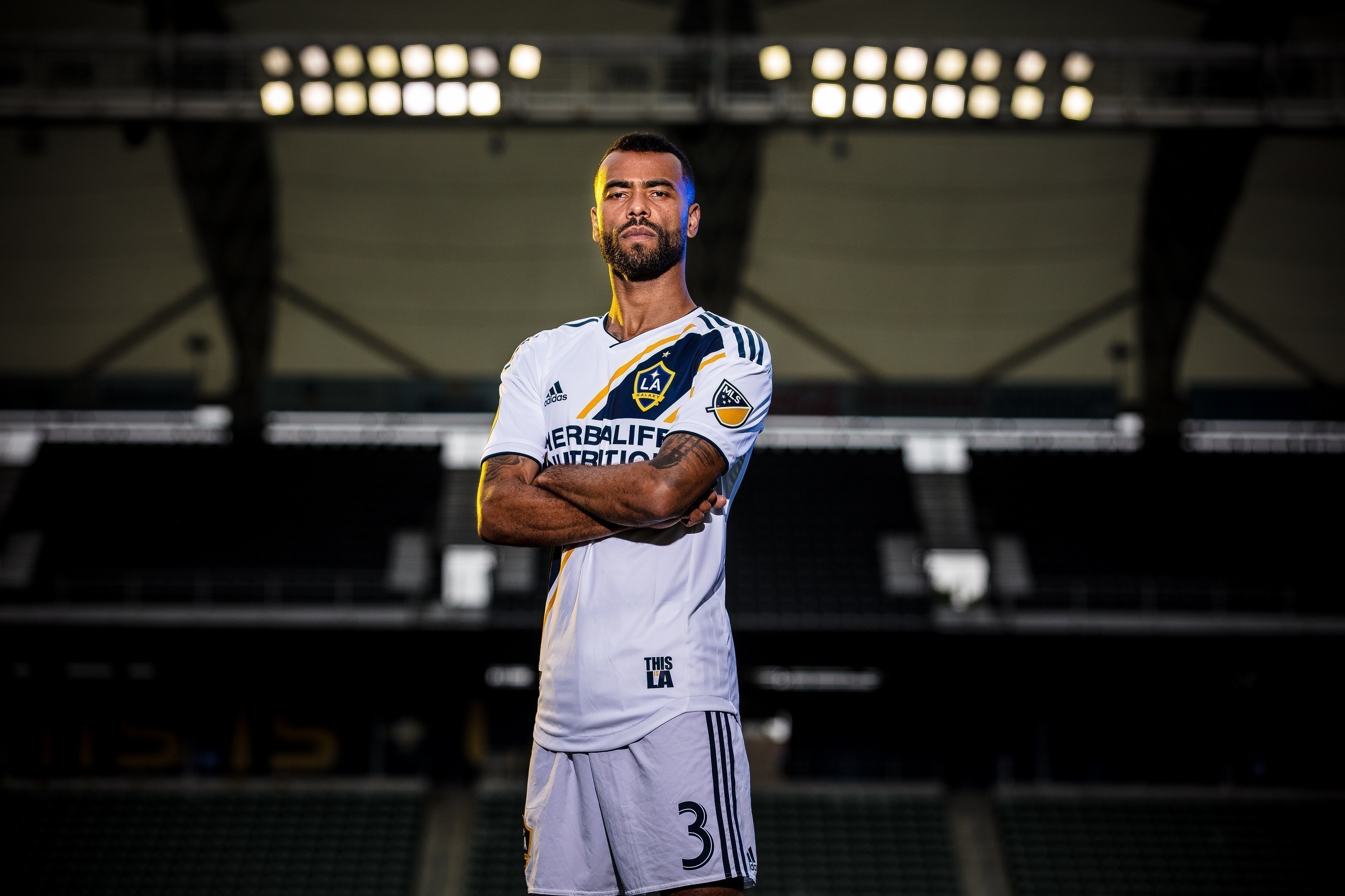 Ashley Cole sem clube.