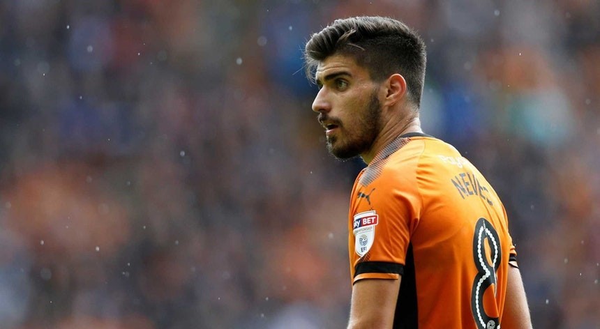 Jorge Mendes e Juventus falam por Rúben Neves.