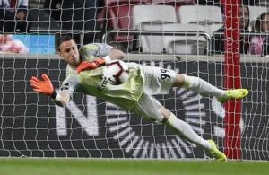 Vlachodimos o melhor guarda-redes do mês