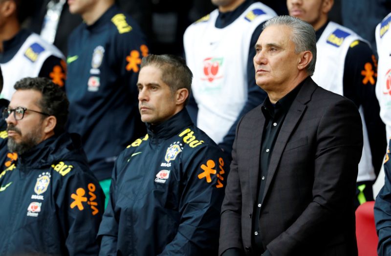 OFICIAL: Sylvinho é o novo treinador.