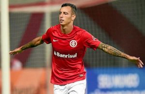 Ofensiva Portista por Iago.