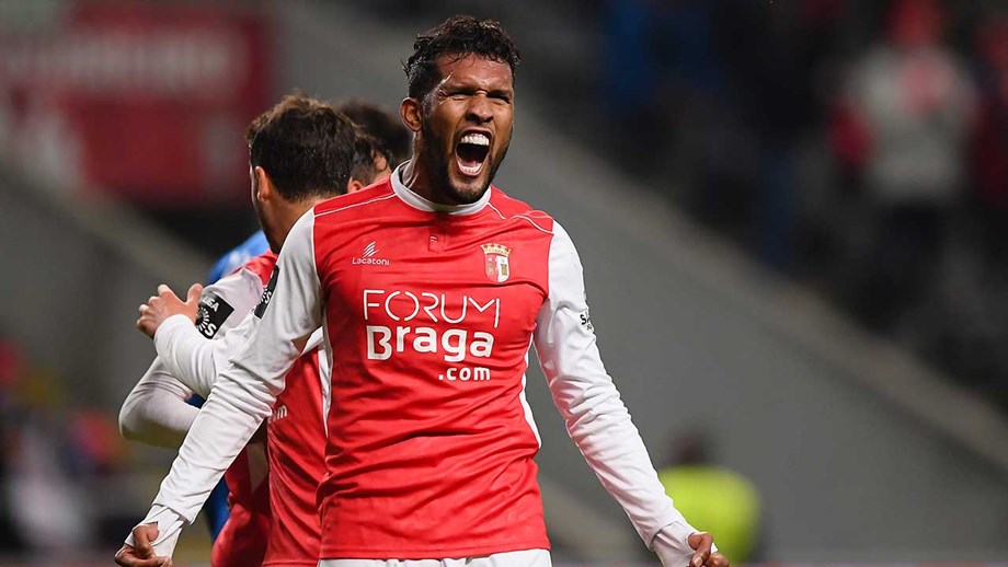 Benfica ao ataque.
