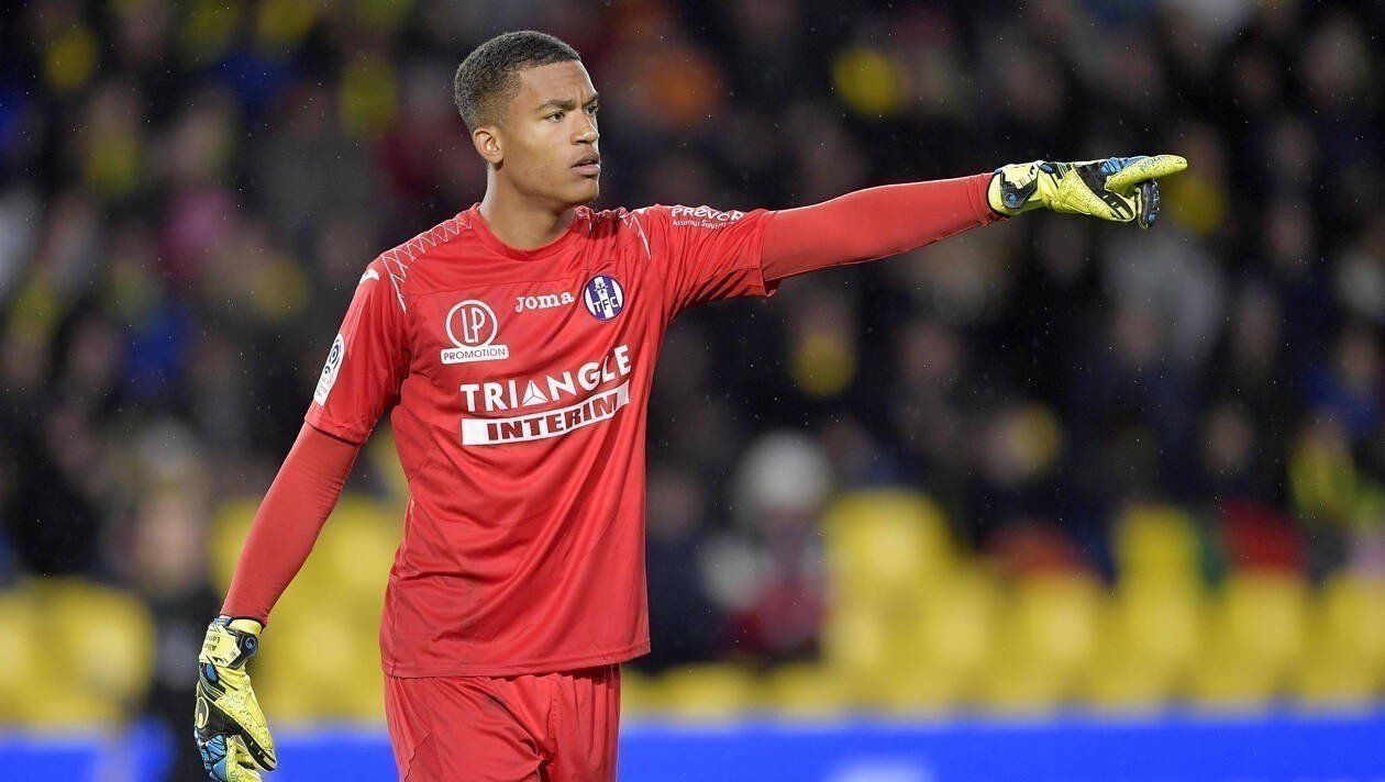 OFICIAL: Nantes segura promessa da Baliza.