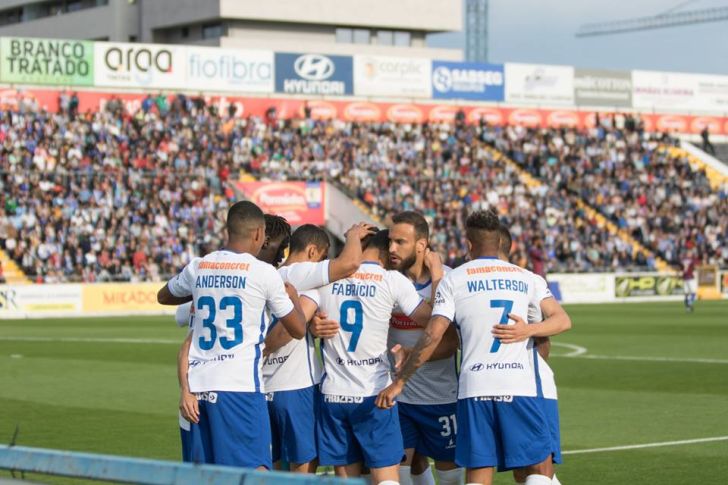 Lugares anuais a 120 euros.