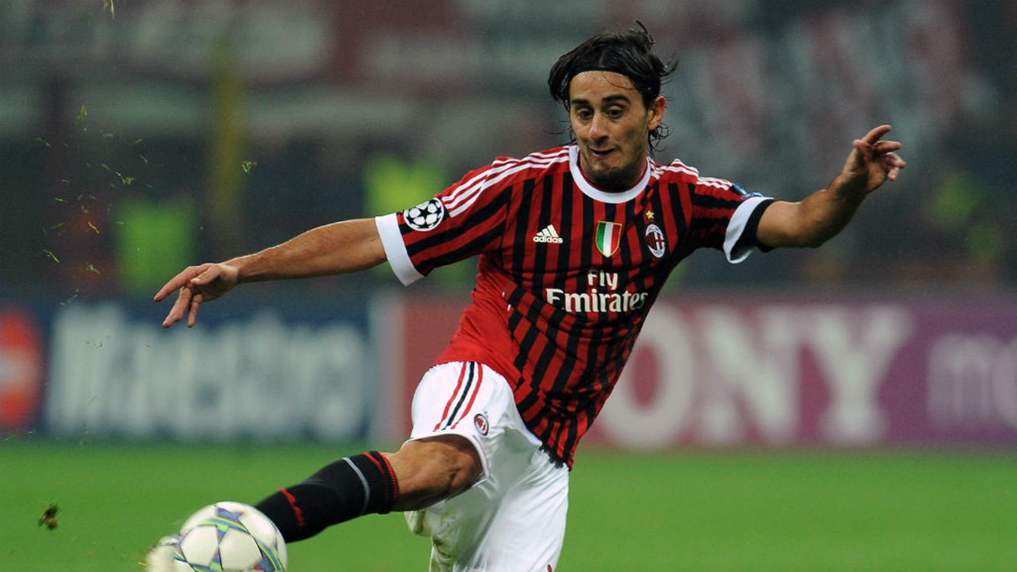 OFICIAL: Alberto Aquilani pendura as botas.