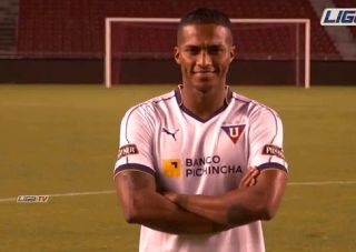 OFICIAL: Valencia regressa ao País Natal.