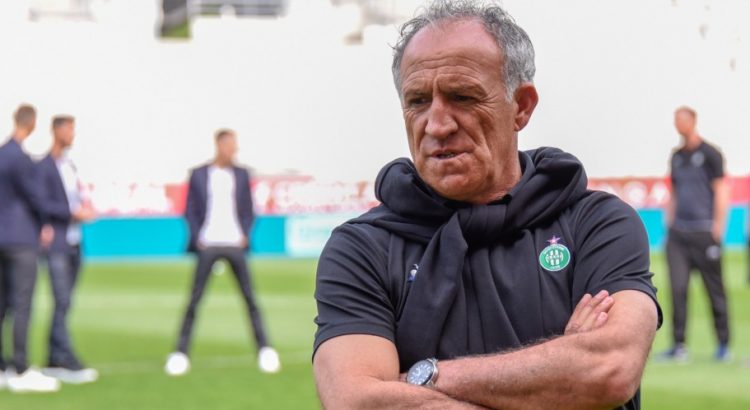 OFICIAL: Saint-Étienne apresenta novo treinador.