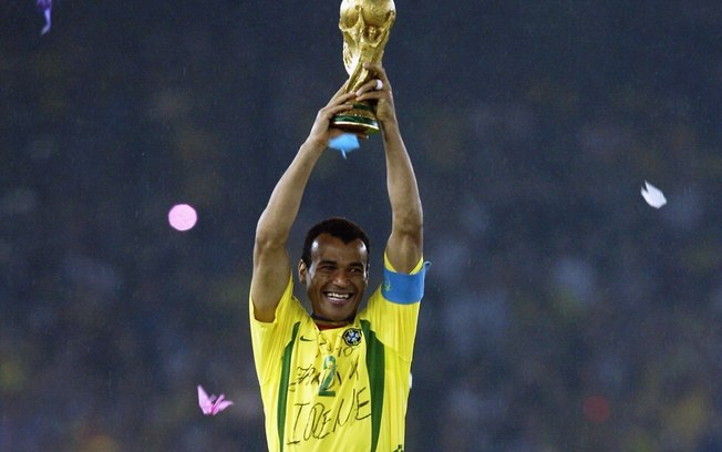 Cafu atolado em dividas.