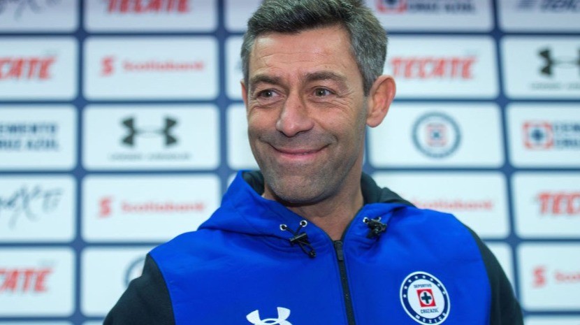 OFICIAL: Caixinha ergue mais um troféu.