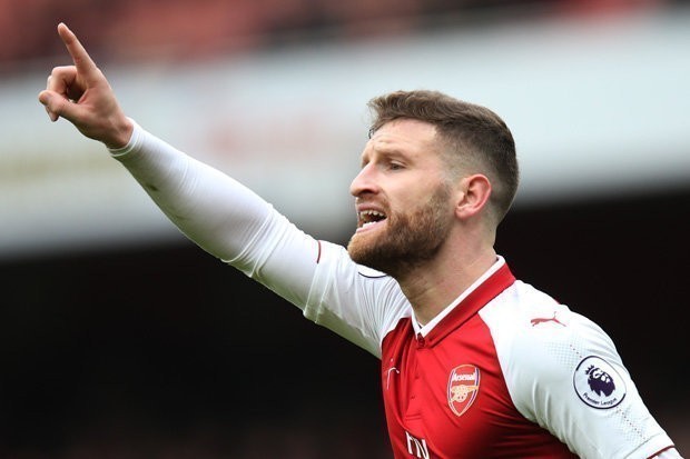 Shkodran Mustafi sondado.