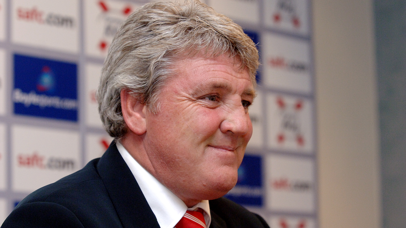 OFICIAL: Steve Bruce é o novo “Comandante”.