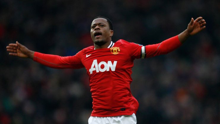 OFICIAL: "Au revoir" Evra.