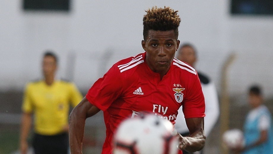 Benfica responde e AC Milan afastasse.