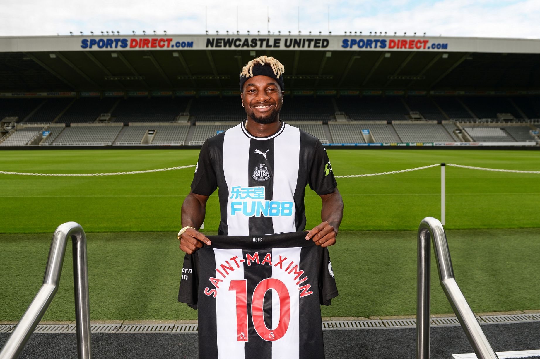 OFICIAL: Allan Saint-Maximin nos “Magpies”.