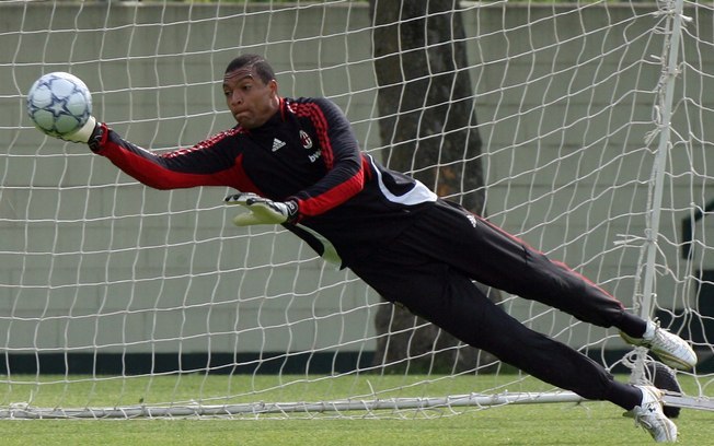 OFICIAL: Dida está de regresso ao AC Milan.