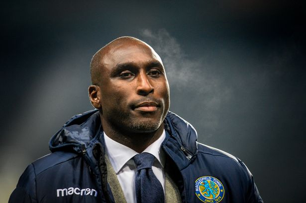 OFICIAL: Sol Campbell bate com a porta.