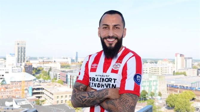 OFICIAL: Mitroglou na Eredivisie.