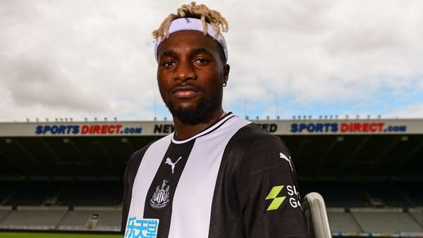 OFICIAL: Allan Saint-Maximin nos “Magpies”.