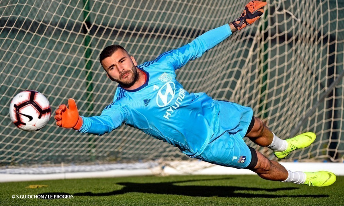 Anthony Lopes pode trocar de clube em França.
