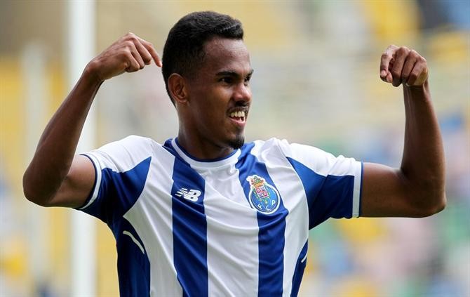 OFICIAL: Galeno e Schettine no SC Braga.