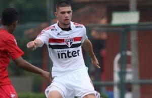 Benfica olha para Morato.